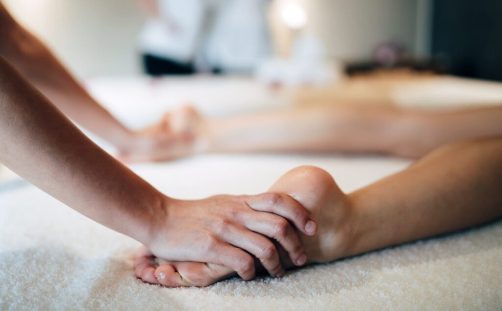 bienfaits massage des pieds