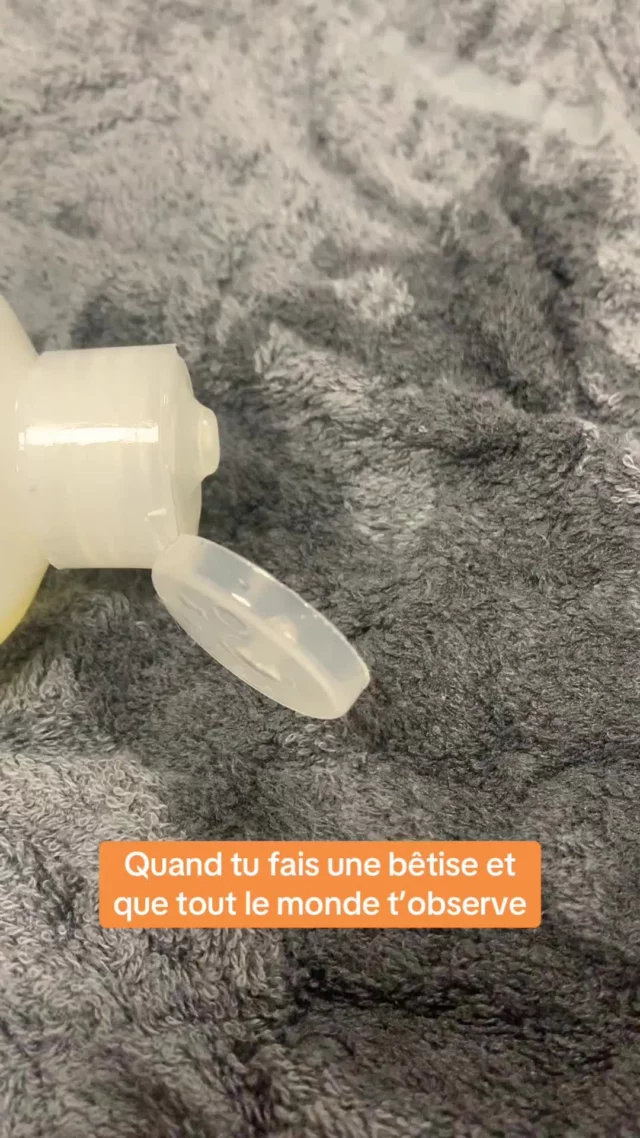 ✨ Suzane a eu l'impression qu'on l'observait... et c'était bien le cas ✨👀 Quand tu fais une petite bêtise en formation et que tout le monde te regarde...
Genre... renverser l'huile partout sur la table de massage (par exemple) 😂Mais pas de panique, ça arrive à tout le monde pendant l'apprentissage 🙌#formationmassage #ecoledemassage #momentdrôle #temana #apprentissage #massage #drole #trend