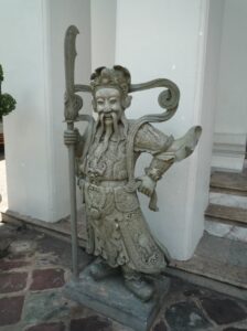 statue dans un temple thaï